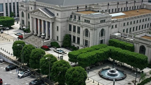 Federal Reserve Revises Economic Outlook Amid Inflation Concerns and Labor Market Strength