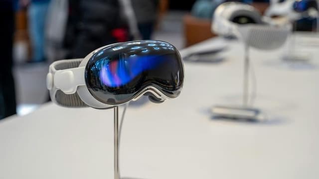 Apple Unveils Vision Pro: A Game-Changer in Augmented Reality Technology